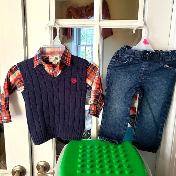 3pc fall outfit w/ plaid button down, skinny jeans and navy cable knit vest
